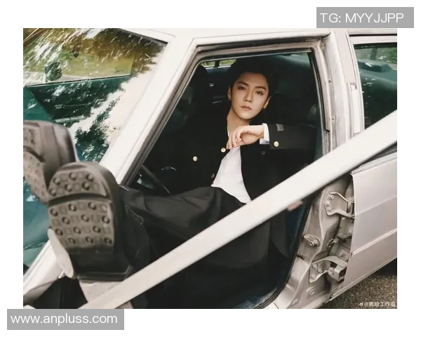 鹿晗与足球明星的奇妙相遇视频揭示了他们之间的友谊与运动热情